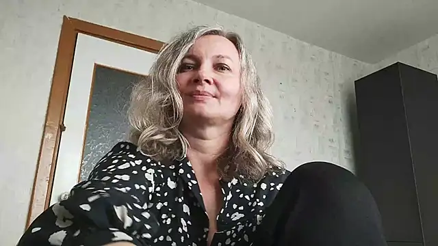 EdithManning online show from 05-09-26, 01:49