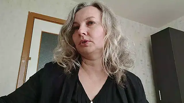 EdithManning online show from 05-11-26, 02:45