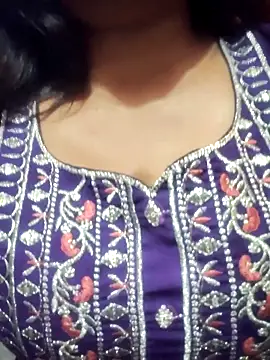 Snapshot of Hot-Anuska chatting on 10-20-25, 07:31 Hot-Anuska online show from 10-20-25, 07:31