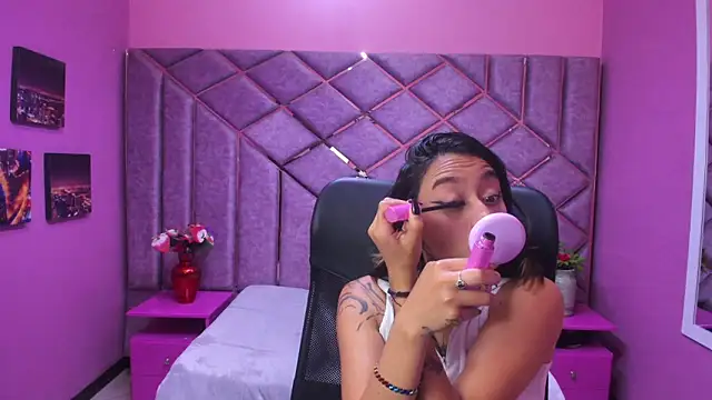 Miaa Thopmson online show from 12-01-25, 03:06