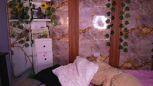 zoey-fox online show from 04-20-26, 12:13