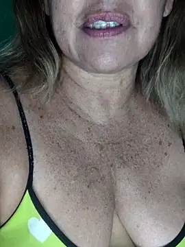 Kasandra Ho online show from 10-25-25, 01:46