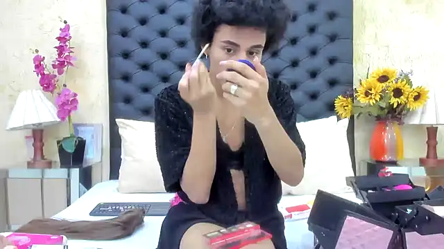 NahomiWhitel online show from 09-26-25, 03:27