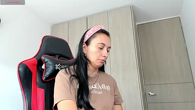 gracekelly12 online show from 11-25-25, 01:00