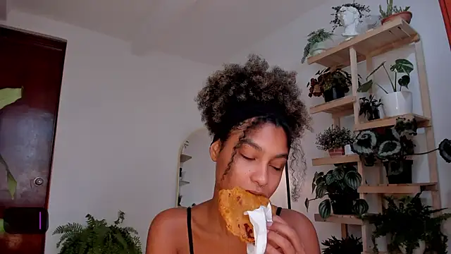 Snapshot of Johaphyton chatting on 12-04-24, 01:20 Johaphyton online show from 12-04-24, 01:20