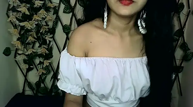 Snapshot of SUZY_FROMUS chatting on 02-02-25, 06:53 SUZY FROMUS online show from 02-02-25, 06:53