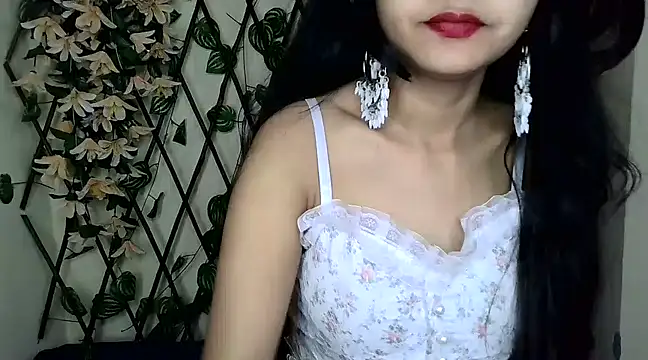 Snapshot of SUZY_FROMUS chatting on 02-13-25, 01:29 SUZY FROMUS online show from 02-13-25, 01:29