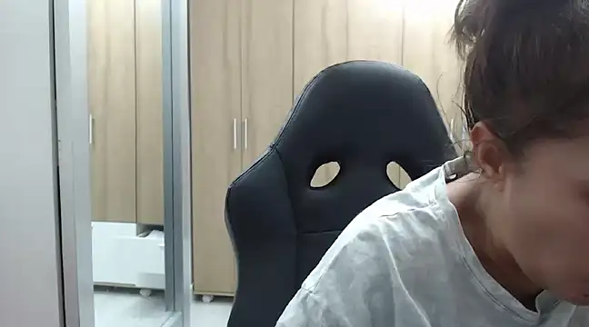 RoxanaLove9 online show from 02-06-25, 03:59