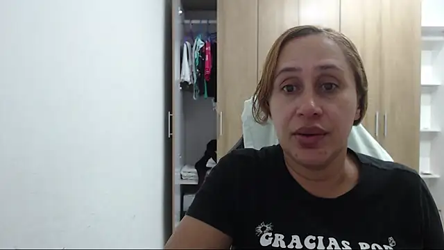 RoxanaLove9 online show from 10-12-25, 11:59