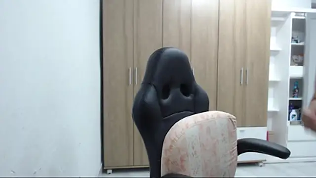 RoxanaLove9 online show from 11-16-25, 10:04