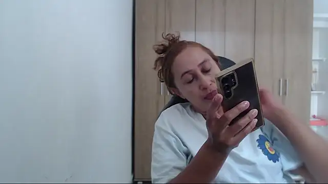 RoxanaLove9 online show from 03-25-26, 05:19