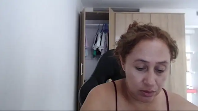 RoxanaLove9 online show from 04-17-26, 06:22