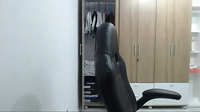 RoxanaLove9 online show from 04-21-26, 02:51