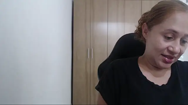 RoxanaLove9 online show from 05-16-26, 05:34