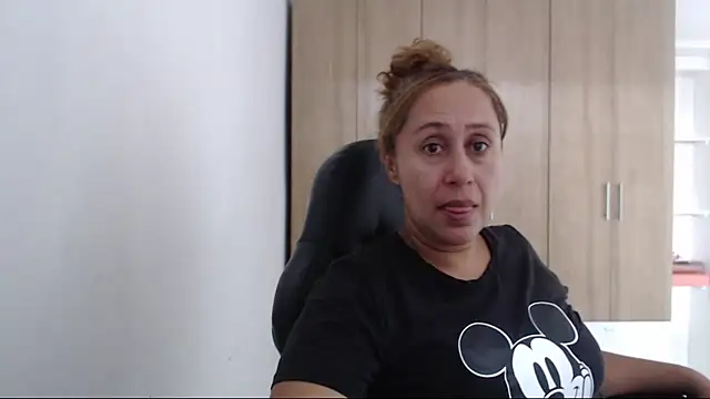 RoxanaLove9 online show from 07-04-26, 05:30