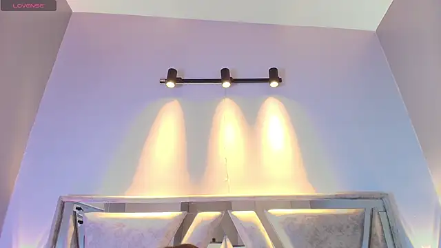 Annie9  online show from 10-17-25, 03:42