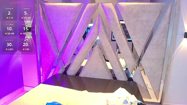 Annie9  online show from 11-17-25, 09:20