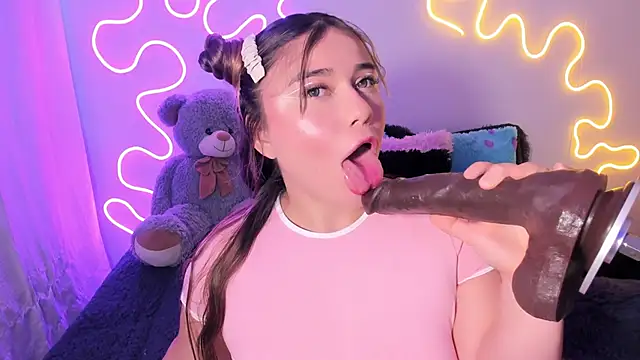 Snapshot of Isa_belaa chatting on 09-24-25, 03:37 Isa belaa online show from 09-24-25, 03:37