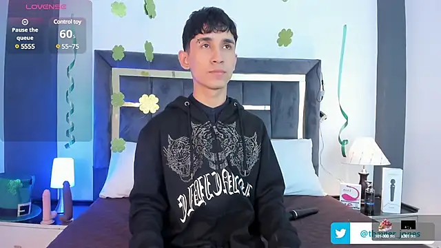 Snapshot of Thayler_jones chatting on 03-18-25, 11:19 Thayler jones online show from 03-18-25, 11:19