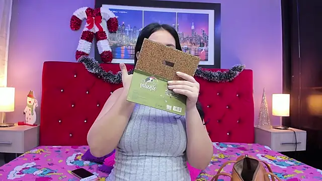 AbbyJonhs online show from 12-12-24, 12:44