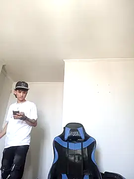 Snapshot of LatinBoysxxx chatting on 01-09-25, 06:04 LatinBoysxxx online show from 01-09-25, 06:04