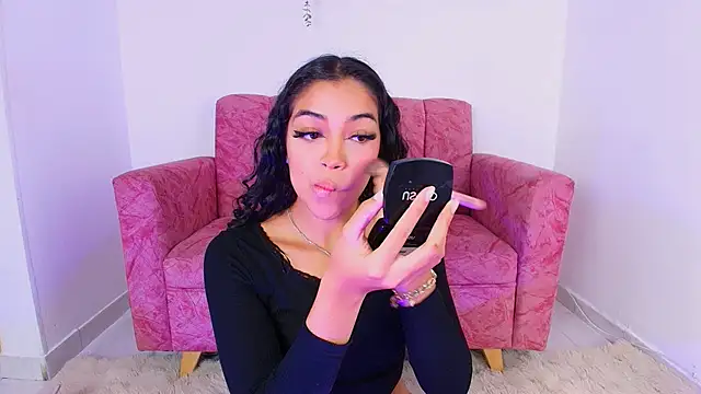 Snapshot of Sara_Jhonson chatting on 09-11-25, 11:05 Sara Jhonson online show from 09-11-25, 11:05