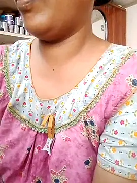 Snapshot of sneha_telugu_girl chatting on 03-08-25, 02:23 sneha telugu girl online show from 03-08-25, 02:23