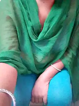 Snapshot of sneha_telugu_girl chatting on 03-18-25, 10:03 sneha telugu girl online show from 03-18-25, 10:03