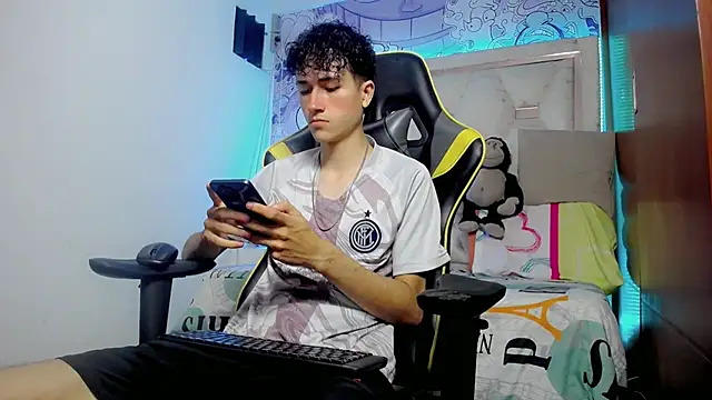 johnny cagee online show from 11-23-25, 05:07