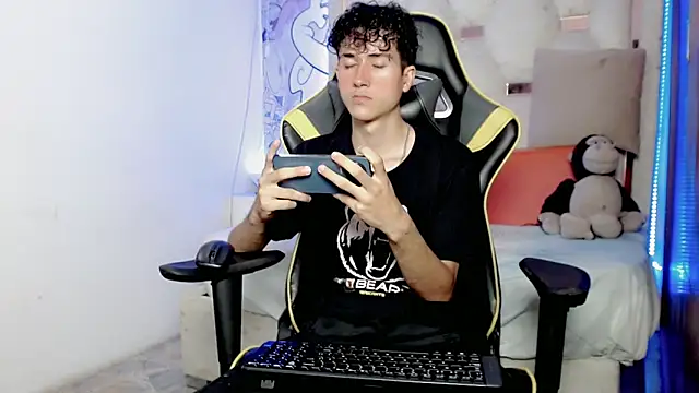 johnny cagee online show from 11-29-25, 04:04