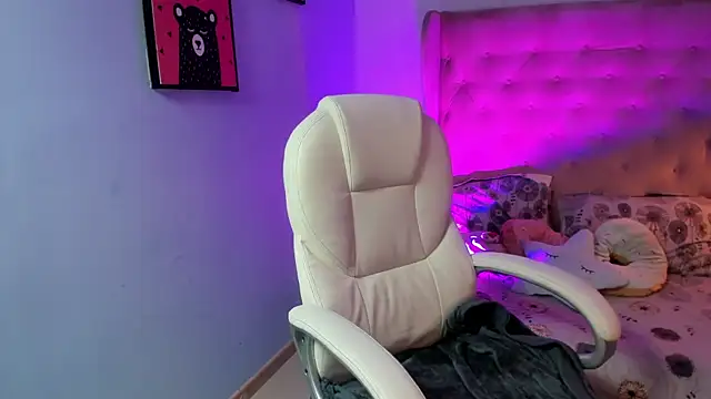  Sophie  miller online show from 11-05-25, 08:20