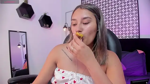  Sophie  miller online show from 04-19-26, 05:56