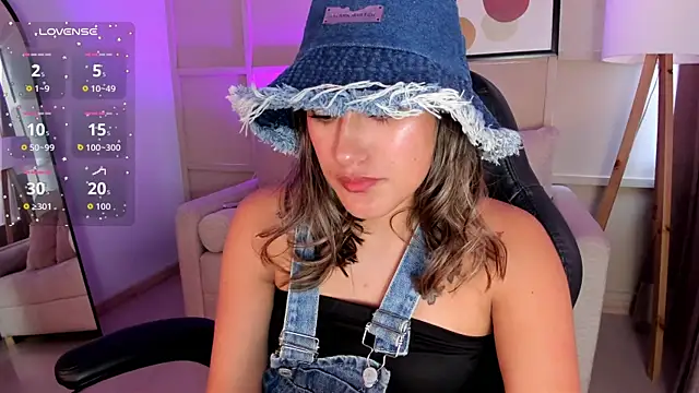 Snapshot of _Sophie__miller chatting on 06-04-26, 07:42 Sophie miller online show from 06-04-26, 07:42