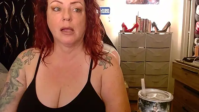 Nikkimastersgirl1091 online show from 10-28-25, 04:53