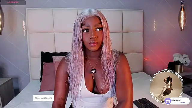 Snapshot of SaraMonroe1 chatting on 11-08-25, 11:32 SaraMonroe1 online show from 11-08-25, 11:32