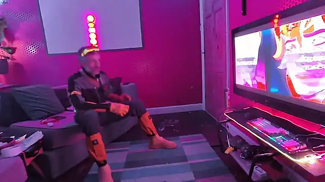 Snapshot of unclestefansdick chatting on 12-05-25, 06:11 unclestefansdick online show from 12-05-25, 06:11