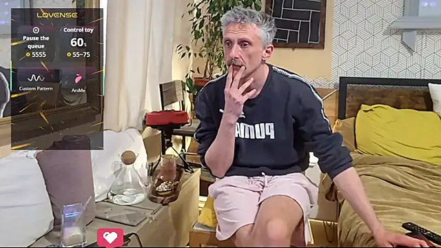 Snapshot of unclestefansdick chatting on 04-16-26, 02:07 unclestefansdick online show from 04-16-26, 02:07