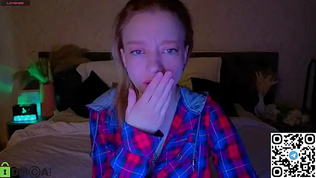 Snapshot of Michelle_Blond chatting on 04-27-26, 01:03 Michelle Blond online show from 04-27-26, 01:03