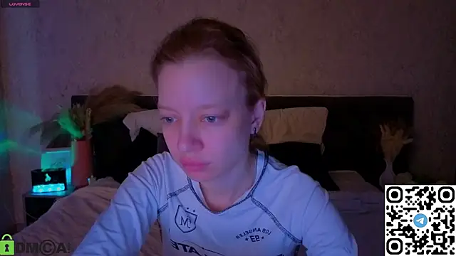 Snapshot of Michelle_Blond chatting on 04-28-26, 01:04 Michelle Blond online show from 04-28-26, 01:04