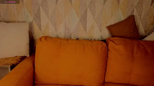 Snapshot of Michelle_Blond chatting on 06-10-26, 01:06 Michelle Blond online show from 06-10-26, 01:06