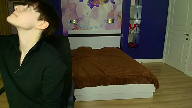 EmiliaYours online show from 01-28-25, 05:03