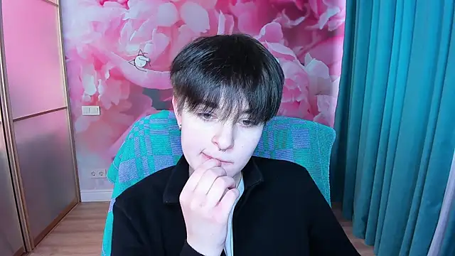 EmiliaYours online show from 02-02-25, 12:57