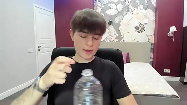 EmiliaYours online show from 09-14-25, 02:27