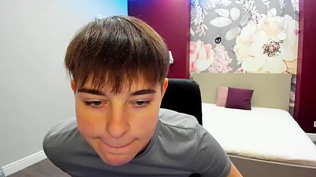 EmiliaYours online show from 10-07-25, 01:41