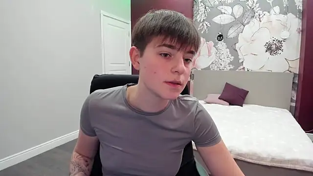 EmiliaYours online show from 10-21-25, 02:07