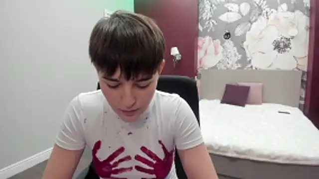 EmiliaYours online show from 11-04-25, 04:17