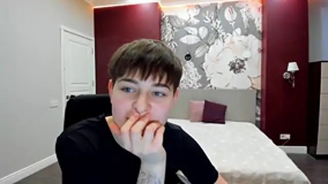 EmiliaYours online show from 02-08-26, 02:42