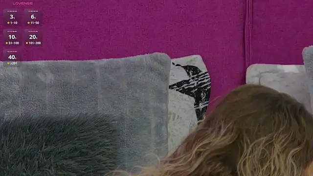 Snapshot of CelineHuddson chatting on 10-09-25, 08:18 CelineHuddson online show from 10-09-25, 08:18