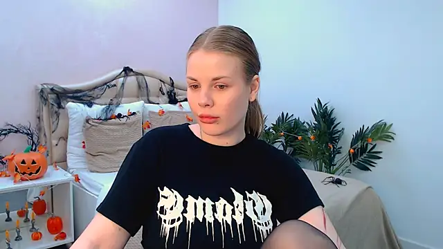 holy kitty online show from 10-30-25, 01:12