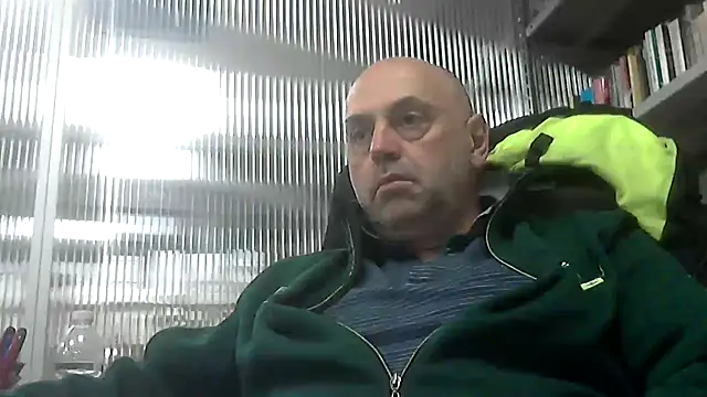 Snapshot of pantomax chatting on 04-28-26, 11:32 pantomax online show from 04-28-26, 11:32